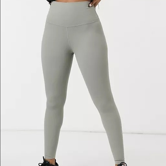 Nike Pants - NWT Nike Yoga Leggings